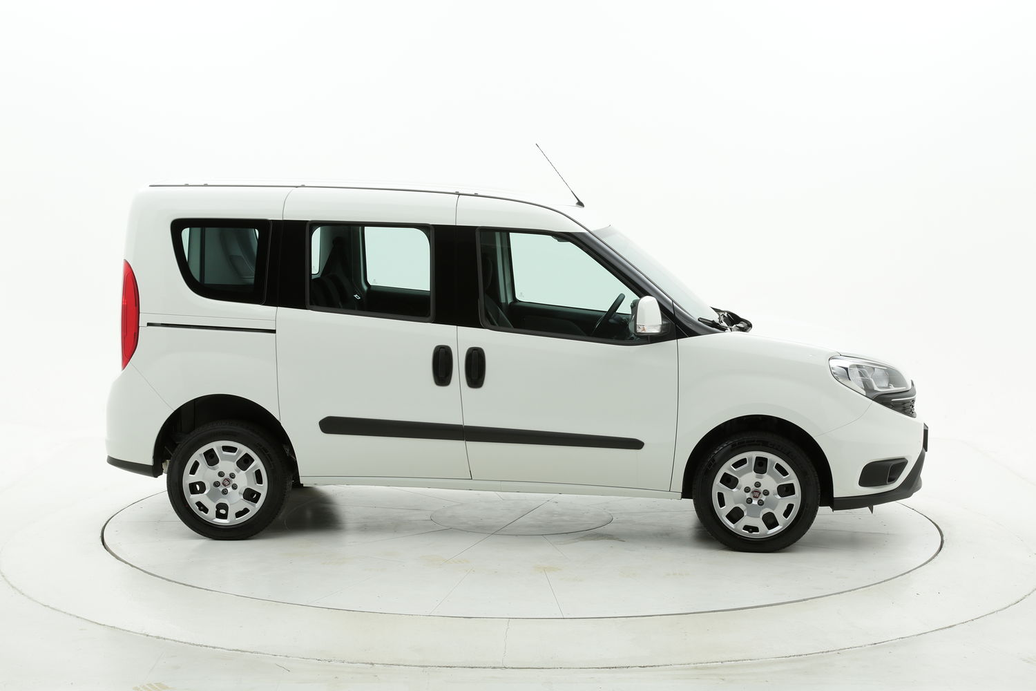 Fiat Doblo metano bianca a noleggio a lungo termine