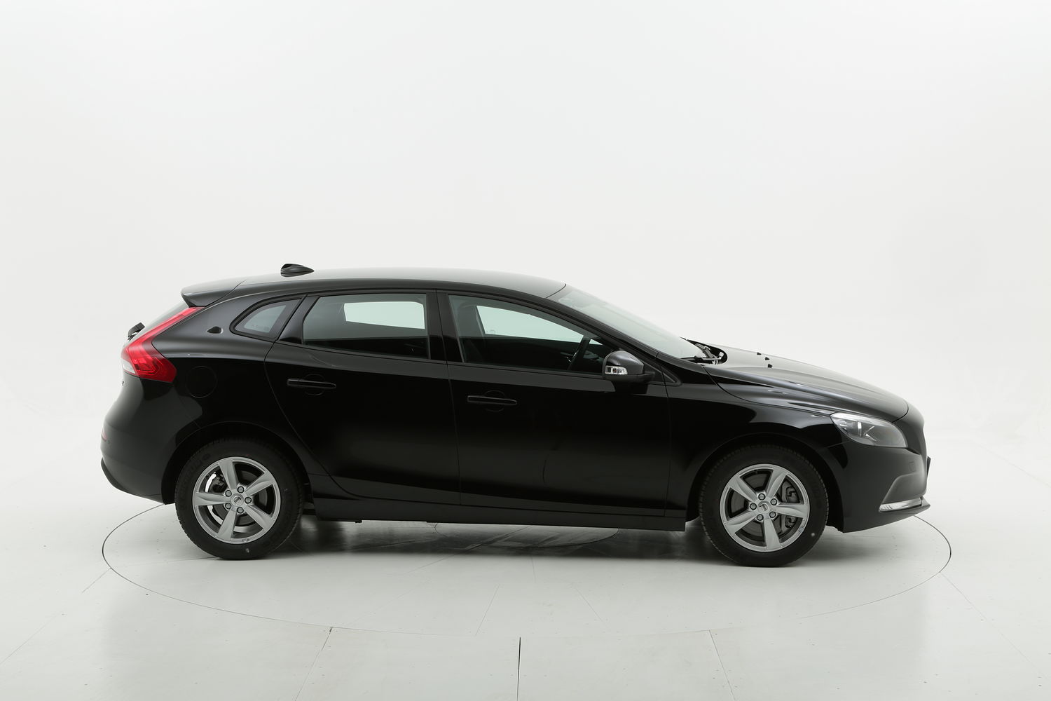 Volvo V40 diesel nera a noleggio a lungo termine