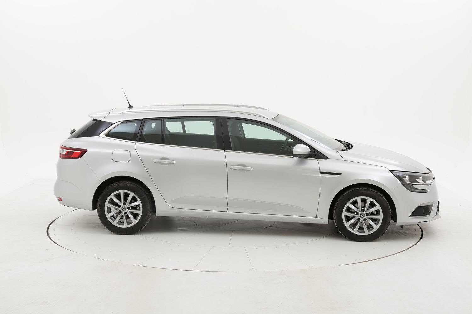 Renault Megane diesel grigia a noleggio a lungo termine