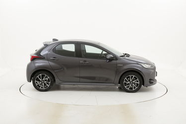 Toyota Yaris ibrido benzina a noleggio a lungo termine