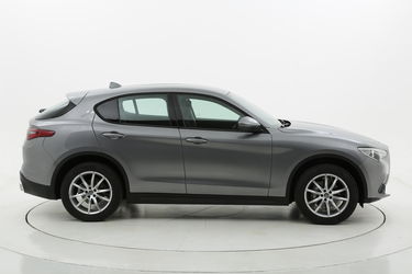 Alfa Romeo Stelvio Q4 a noleggio lungo termine