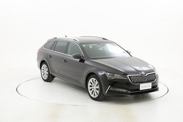 Skoda Superb ibrido benzina a noleggio a lungo termine