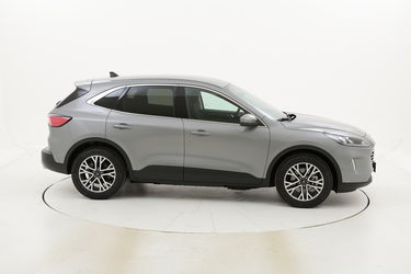 Ford Kuga ibrida a noleggio a lungo termine