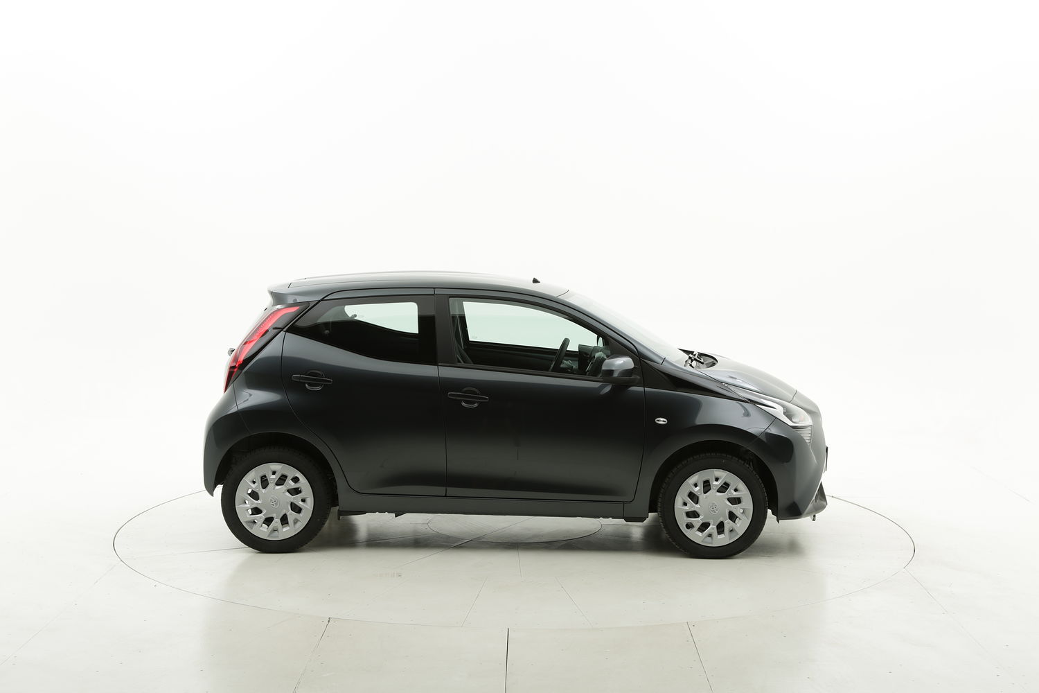 Toyota Aygo benzina antracite a noleggio a lungo termine