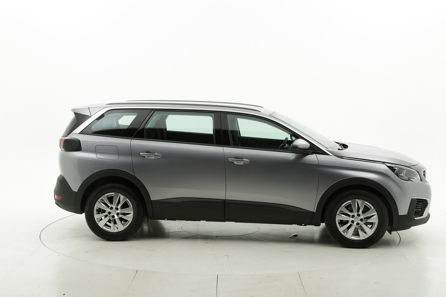 Peugeot 5008 diesel grigia a noleggio a lungo termine