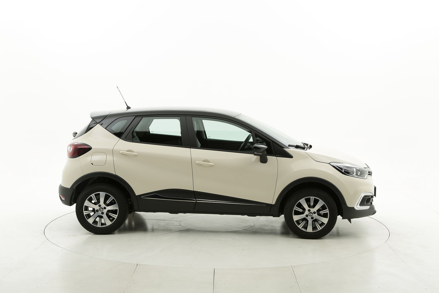 Renault Captur diesel bianca a noleggio a lungo termine