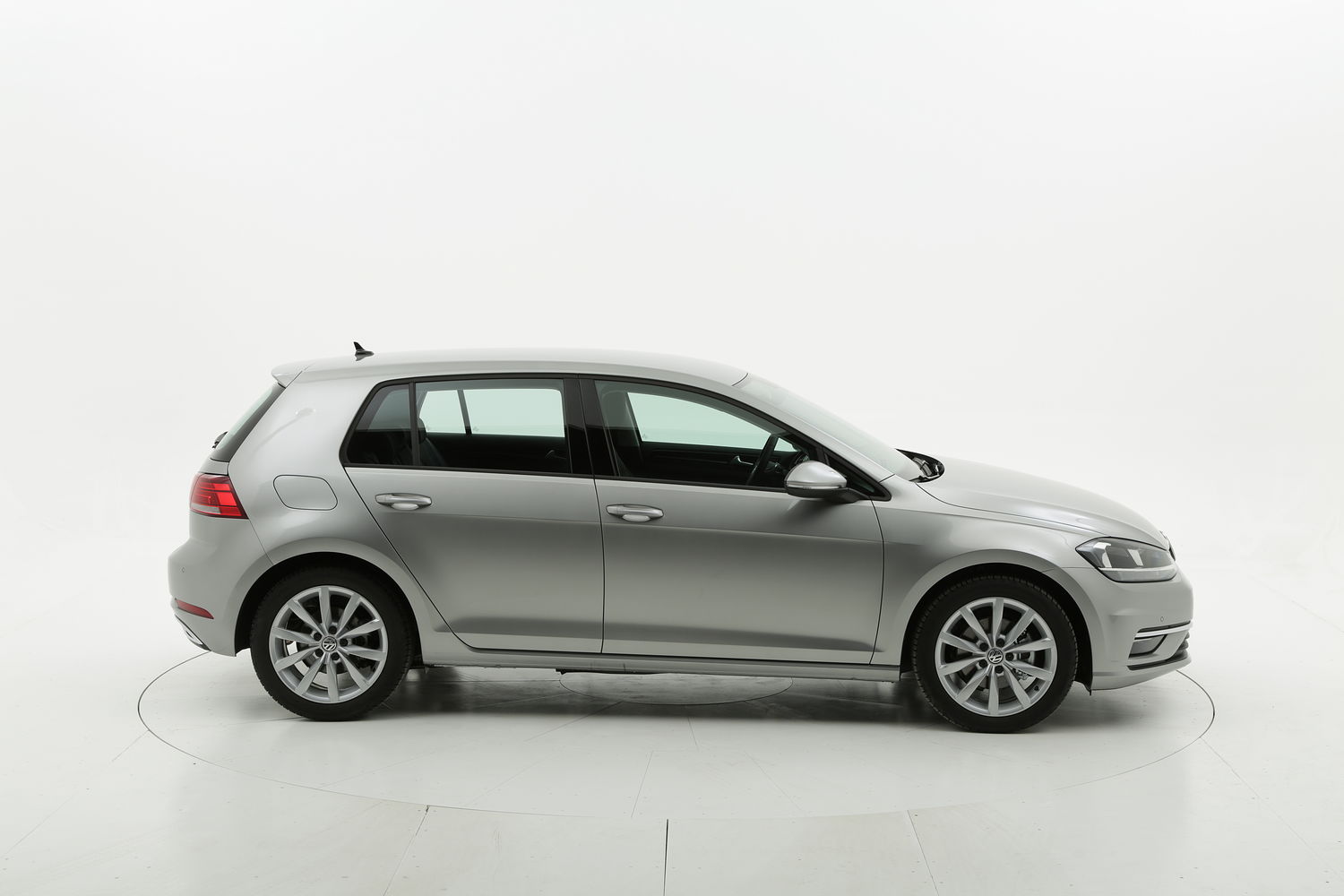 Volkswagen Golf diesel grigia a noleggio a lungo termine