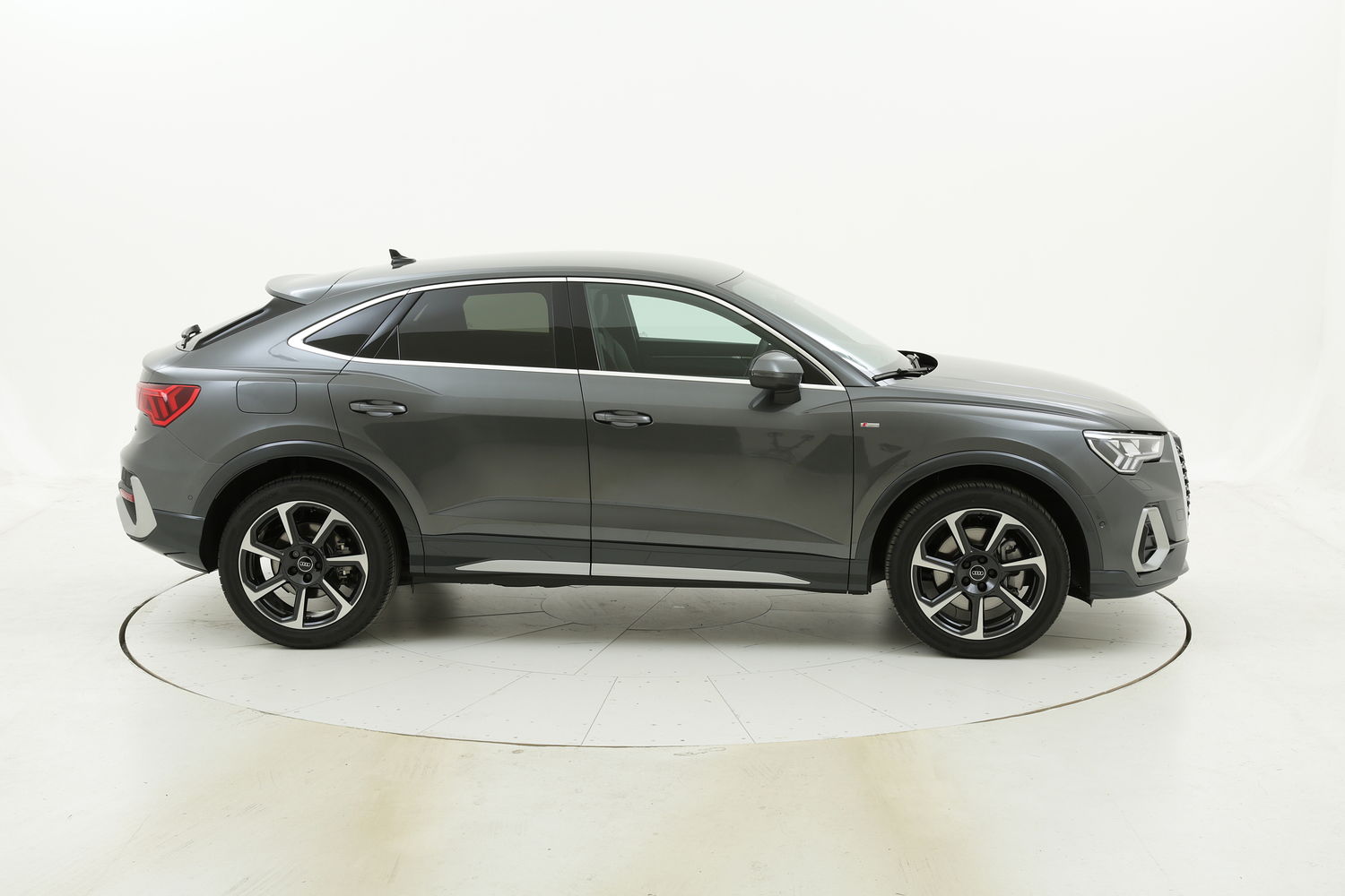 Audi Q3 Sportback Business Plus Stronic Plug In ibrido benzina antracite a noleggio a lungo termine