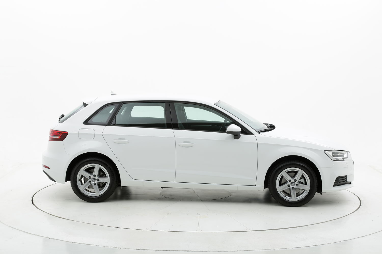 Audi A3 metano bianca a noleggio a lungo termine