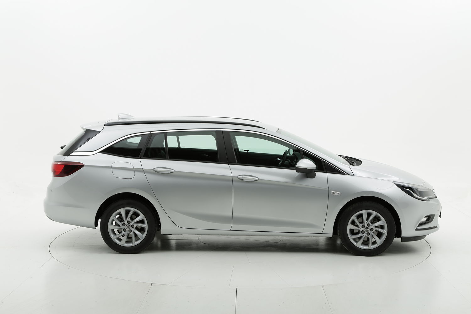 Opel Astra diesel argento a noleggio a lungo termine