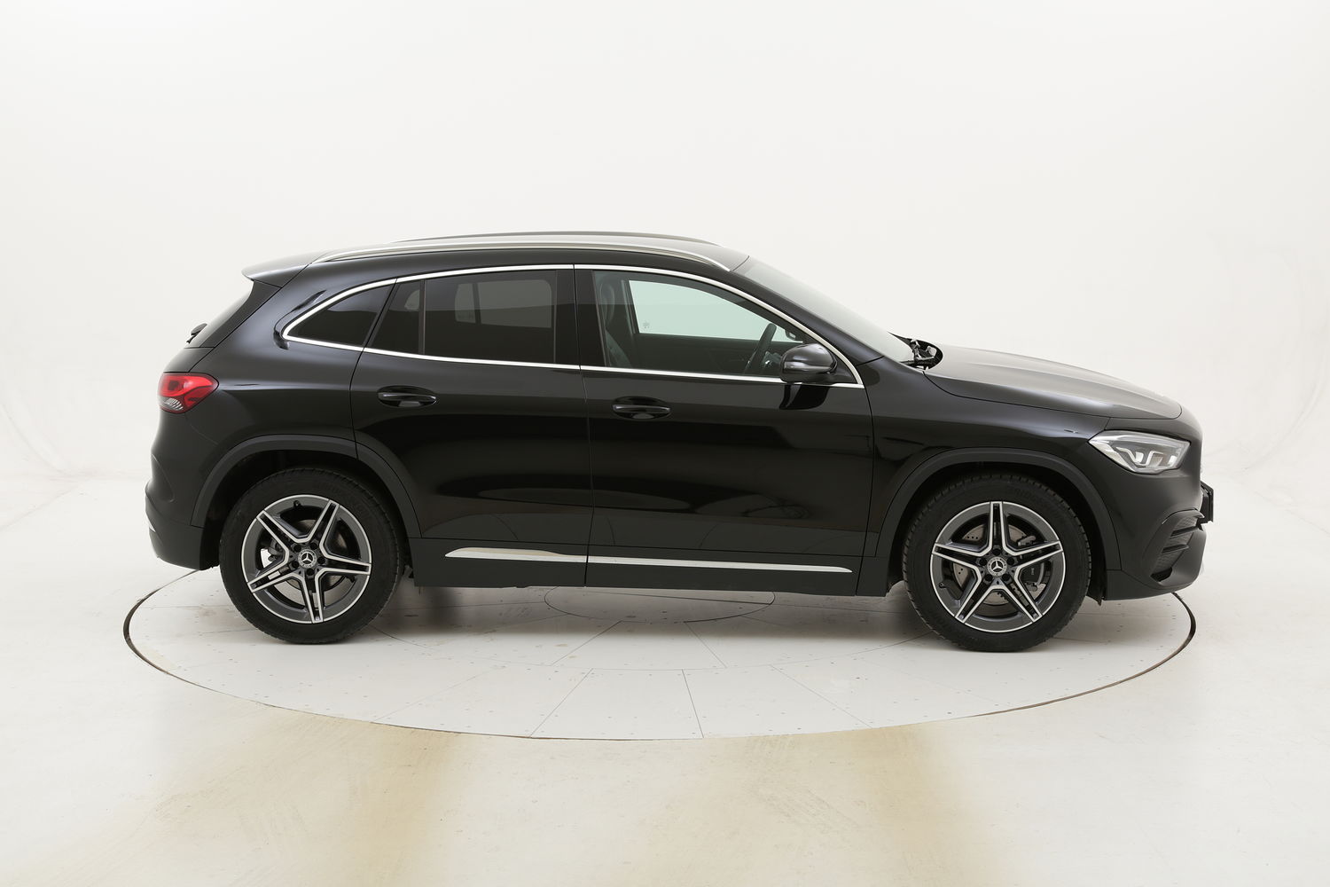 Mercedes GLA Business Extra Plug-In ibrido benzina nera a noleggio a lungo termine