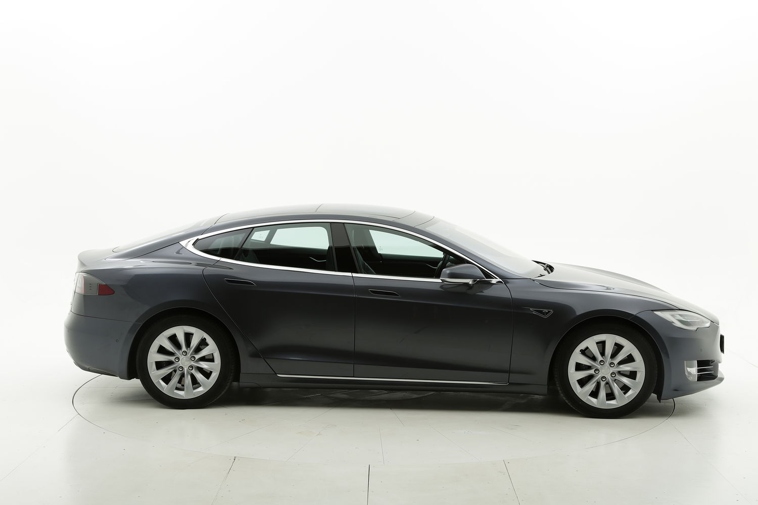 Tesla Model S 100D elettrico grigia a noleggio a lungo termine