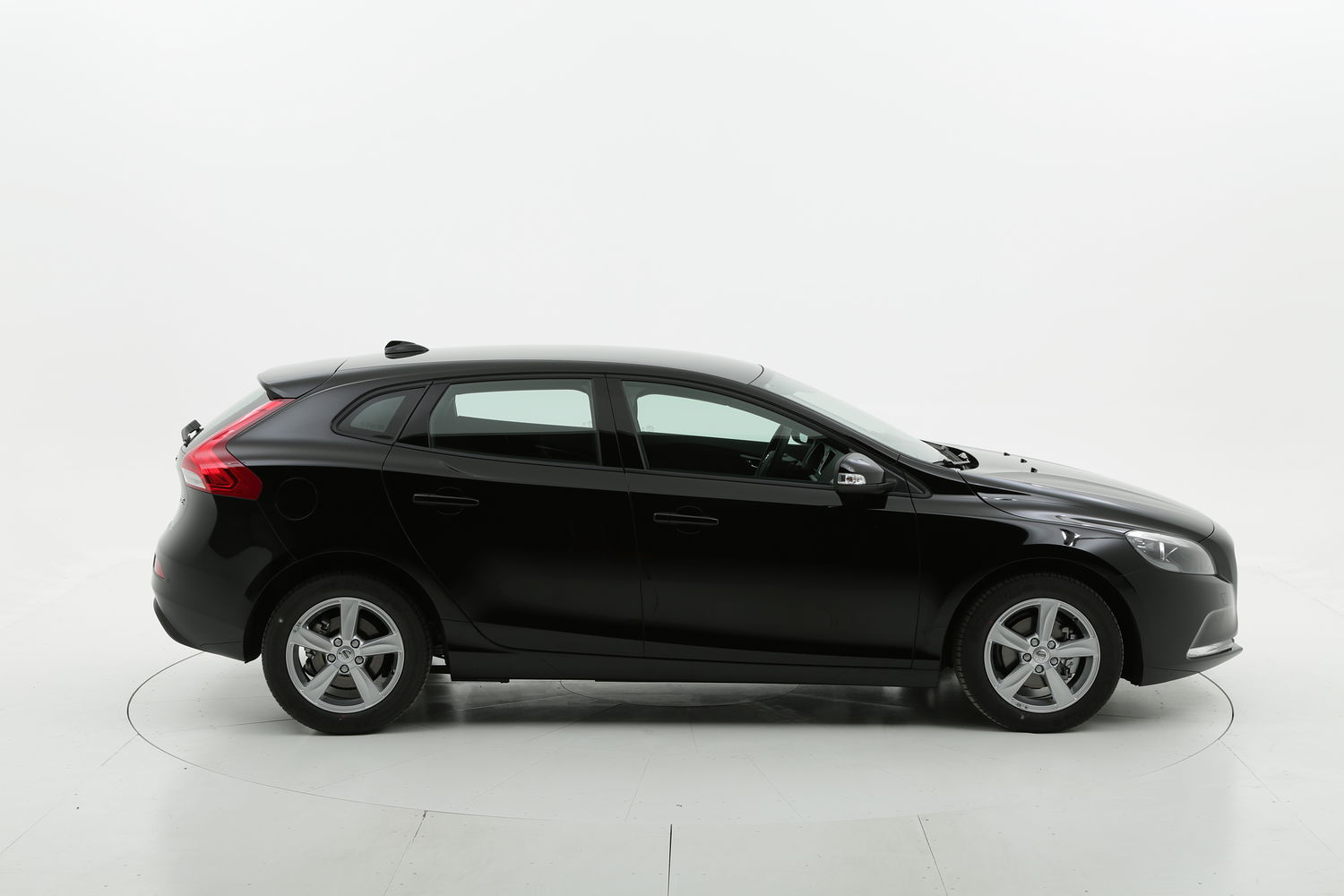 Volvo V40 diesel nera a noleggio a lungo termine