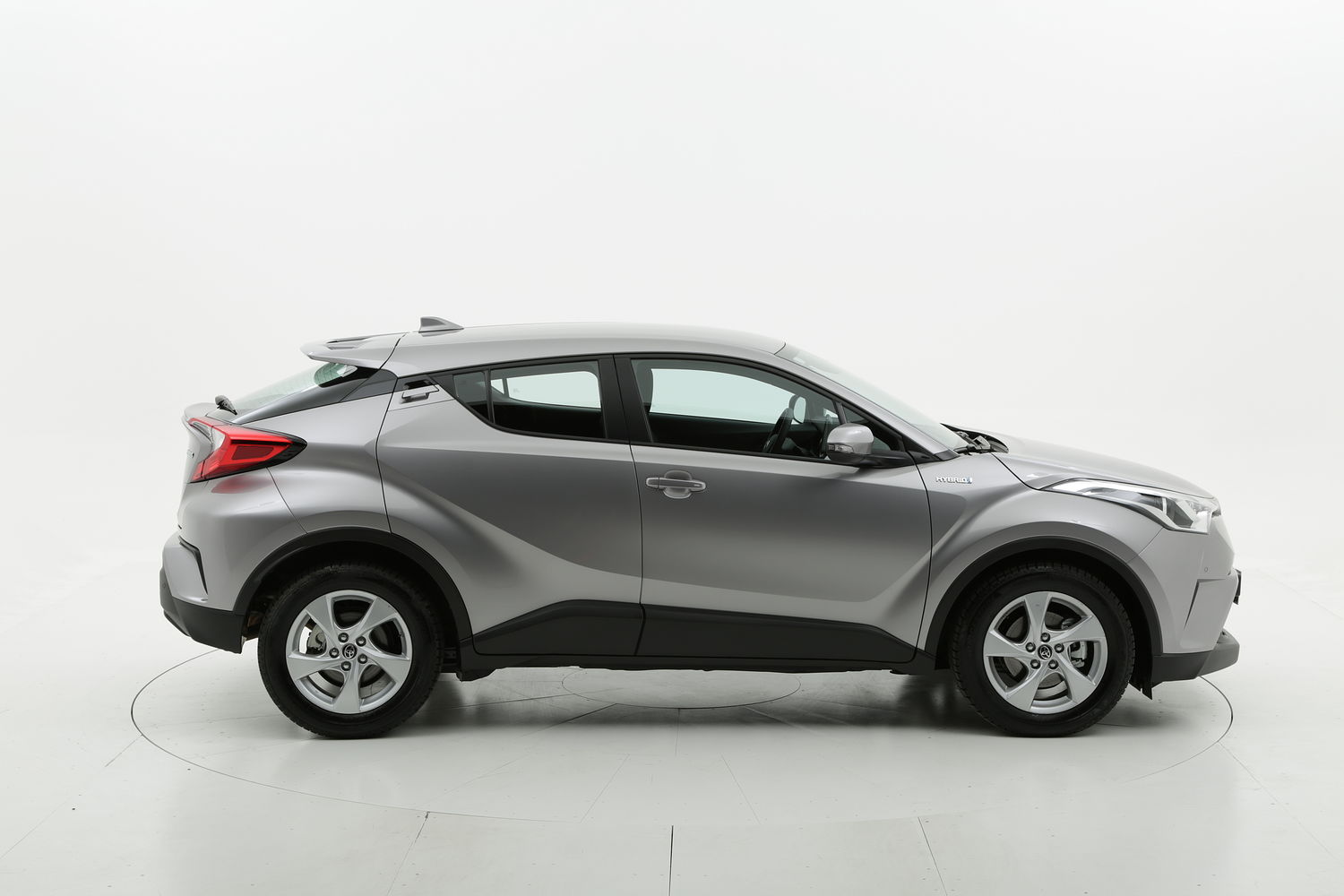 Toyota C-HR ibrido benzina argento a noleggio a lungo termine