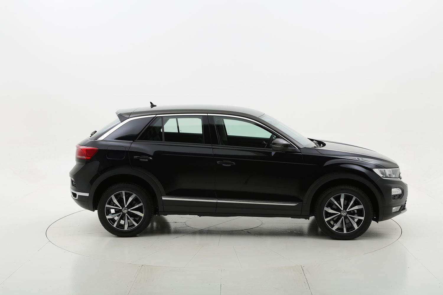 Volkswagen T-Roc benzina nera a noleggio a lungo termine