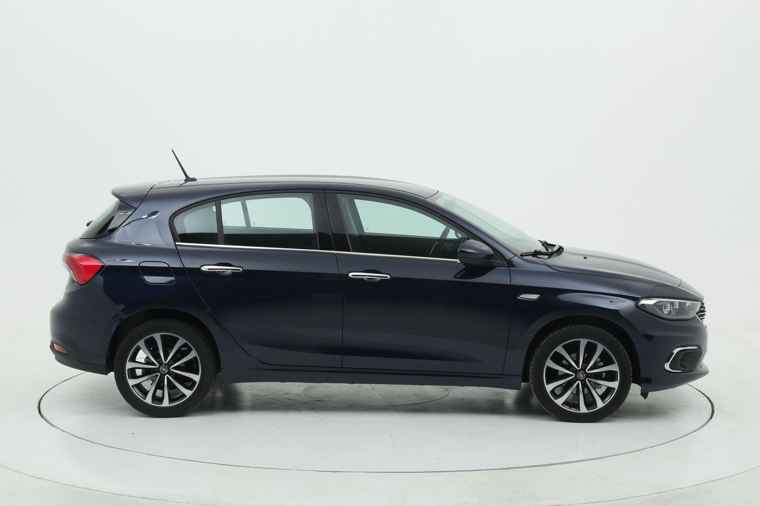 Fiat Tipo diesel blu a noleggio a lungo termine