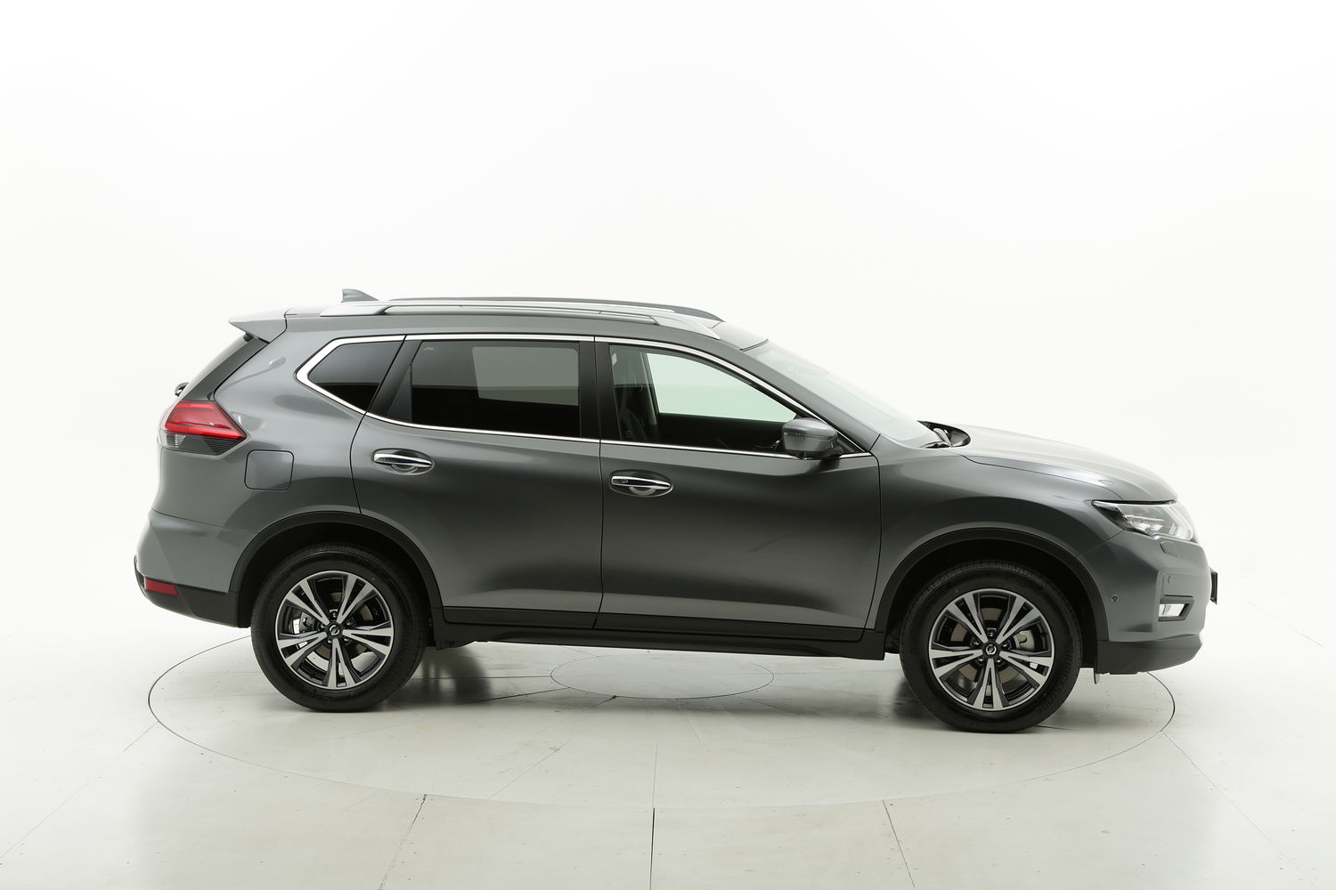 Nissan X-Trail diesel antracite a noleggio a lungo termine