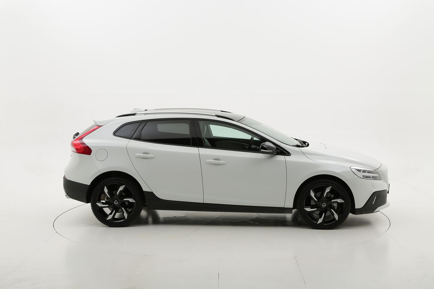 Volvo V40 Cross Country benzina bianca a noleggio a lungo termine