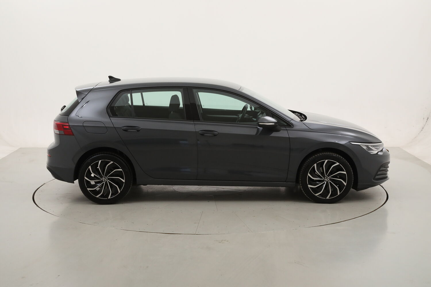 Volkswagen Golf Life DSG usata del 2023 con 39.497 km