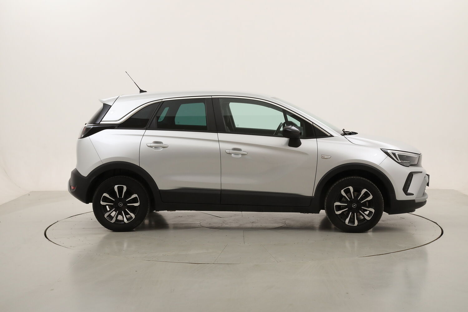 Opel Crossland Elegance Business + Rearview Camera Pack usata del 2023 con 65.863 km
