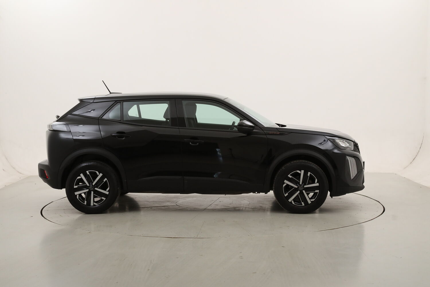 Peugeot 2008 Style usata del 2025 con 23.359 km
