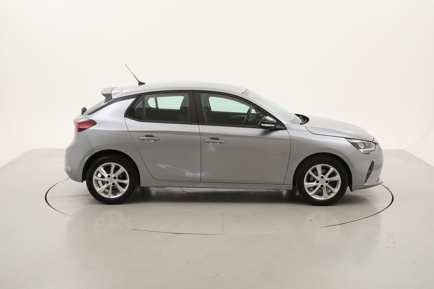 Opel Corsa Edition usata del 2020 con 120.650 km