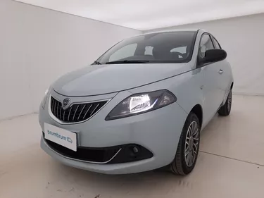 Lancia Ypsilon Hybrid Gold 1.0 Mild Hybrid 70CV Manuale Visione frontale