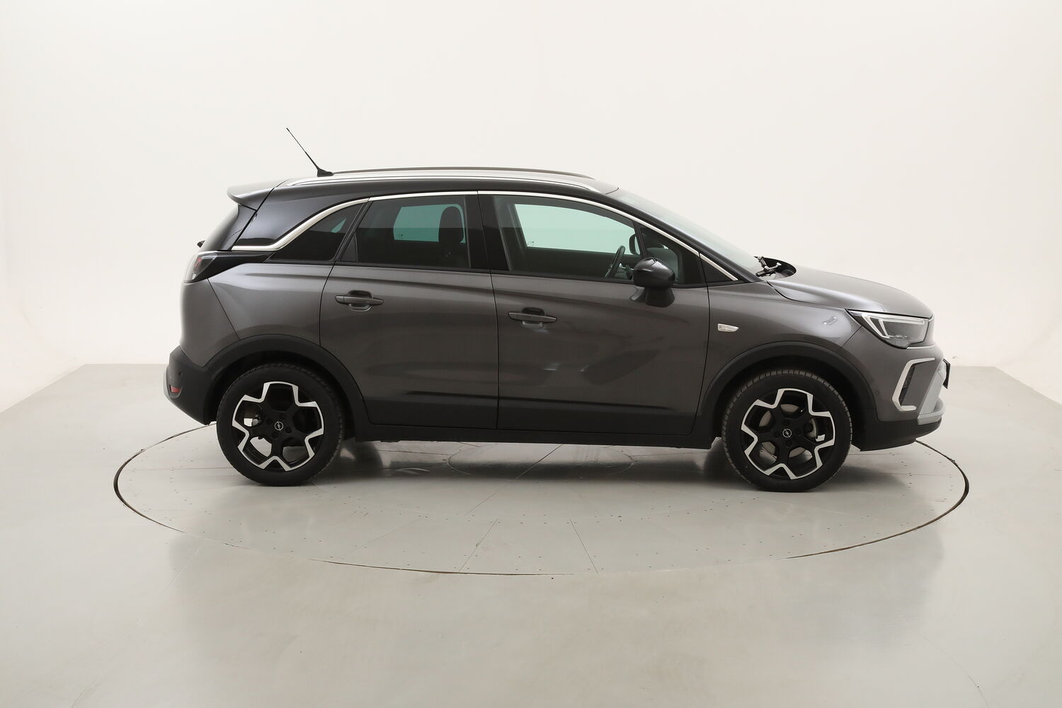 Opel Crossland Elegance AT6 usata del 2023 con 24.670 km