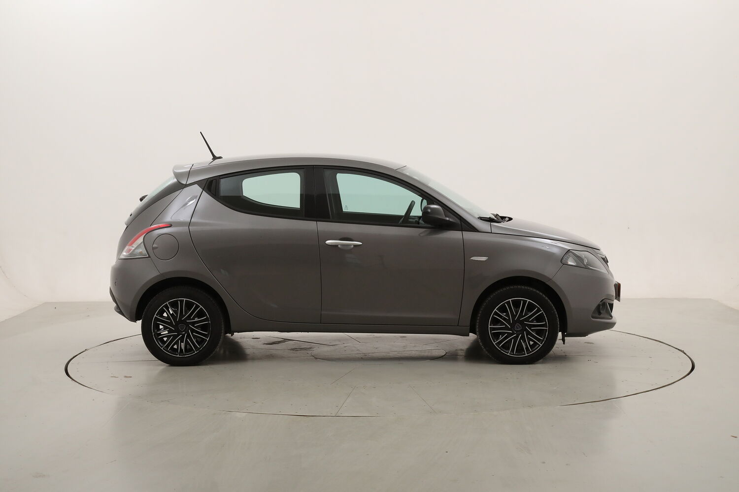 Lancia Ypsilon Hybrid Gold usata del 2023 con 73.220 km