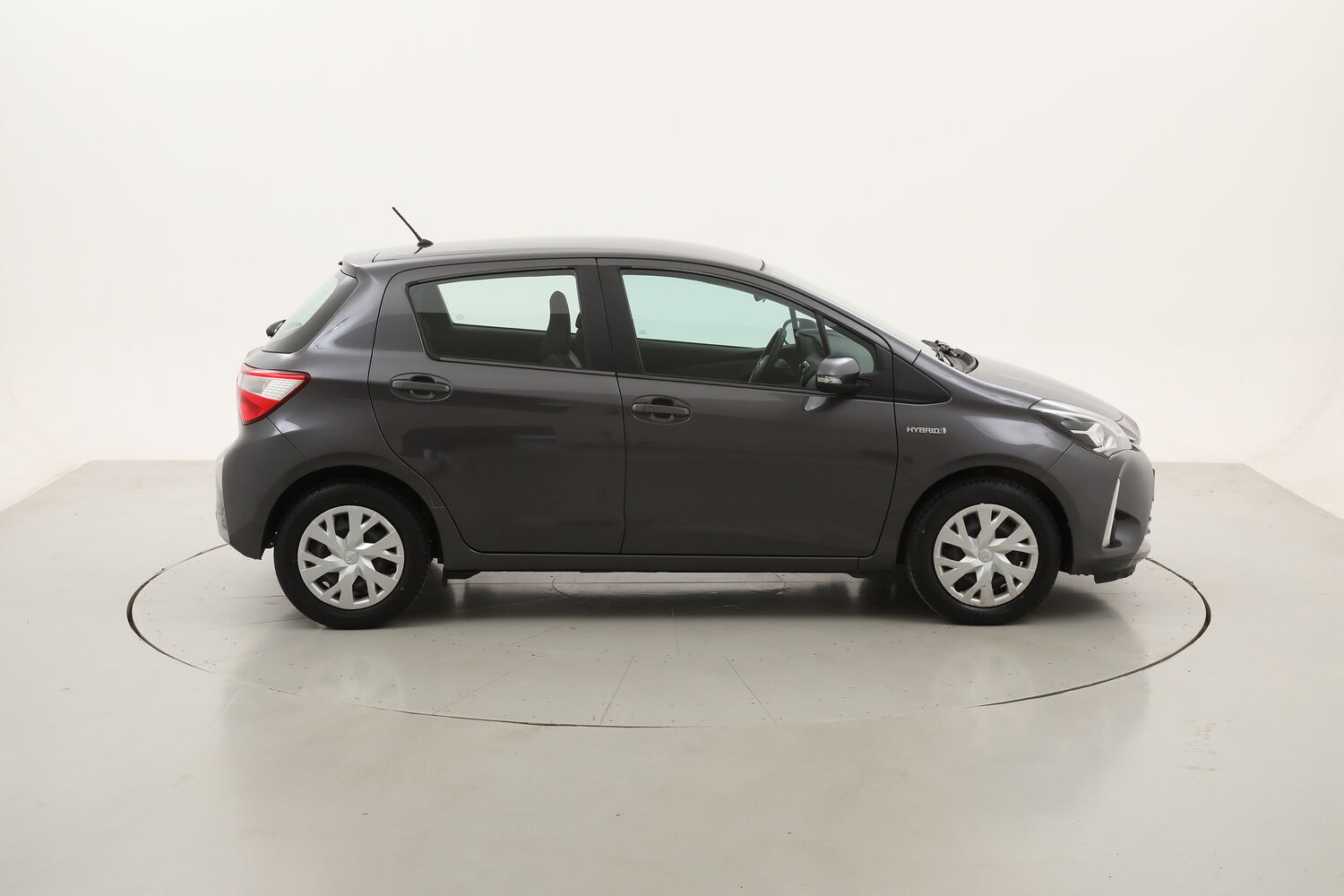 Toyota Yaris Hybrid Business usata del 2020 con 85.389 km