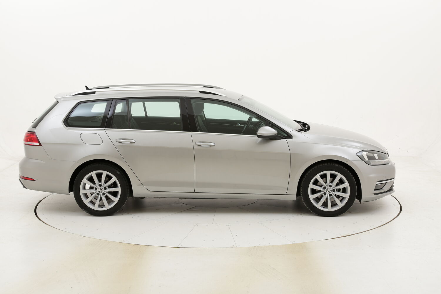 Volkswagen Golf Variant Executive DSG usata del 2017 con 55.703 km