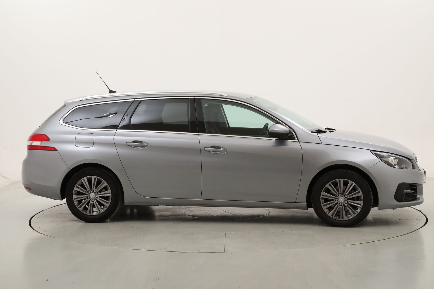 Peugeot 308 SW Allure Pack EAT8 usata del 2021 con 73.608 km