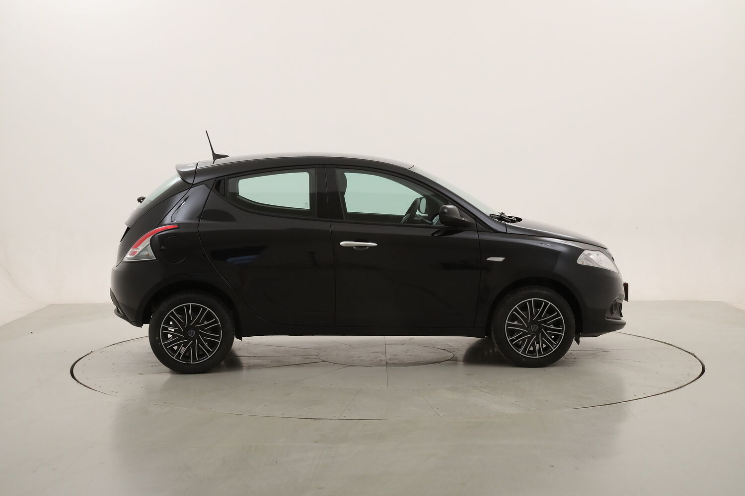 Lancia Ypsilon Hybrid Gold usata del 2024 con 44.245 km