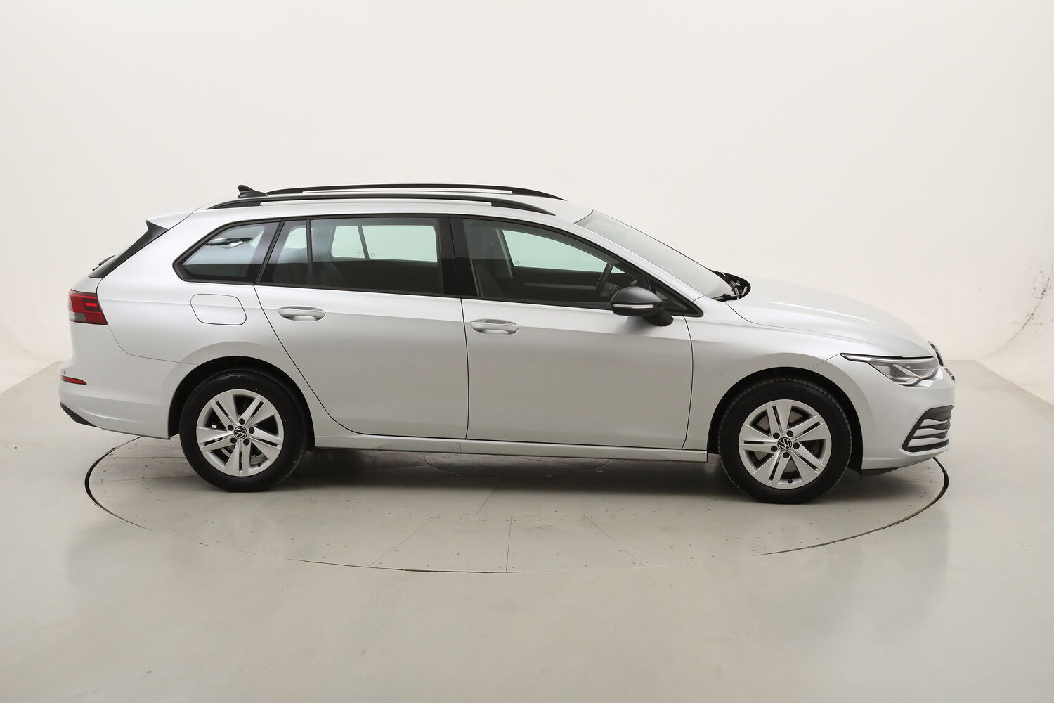 Volkswagen Golf Variant Variant Life DSG usata del 2022 con 102.543 km