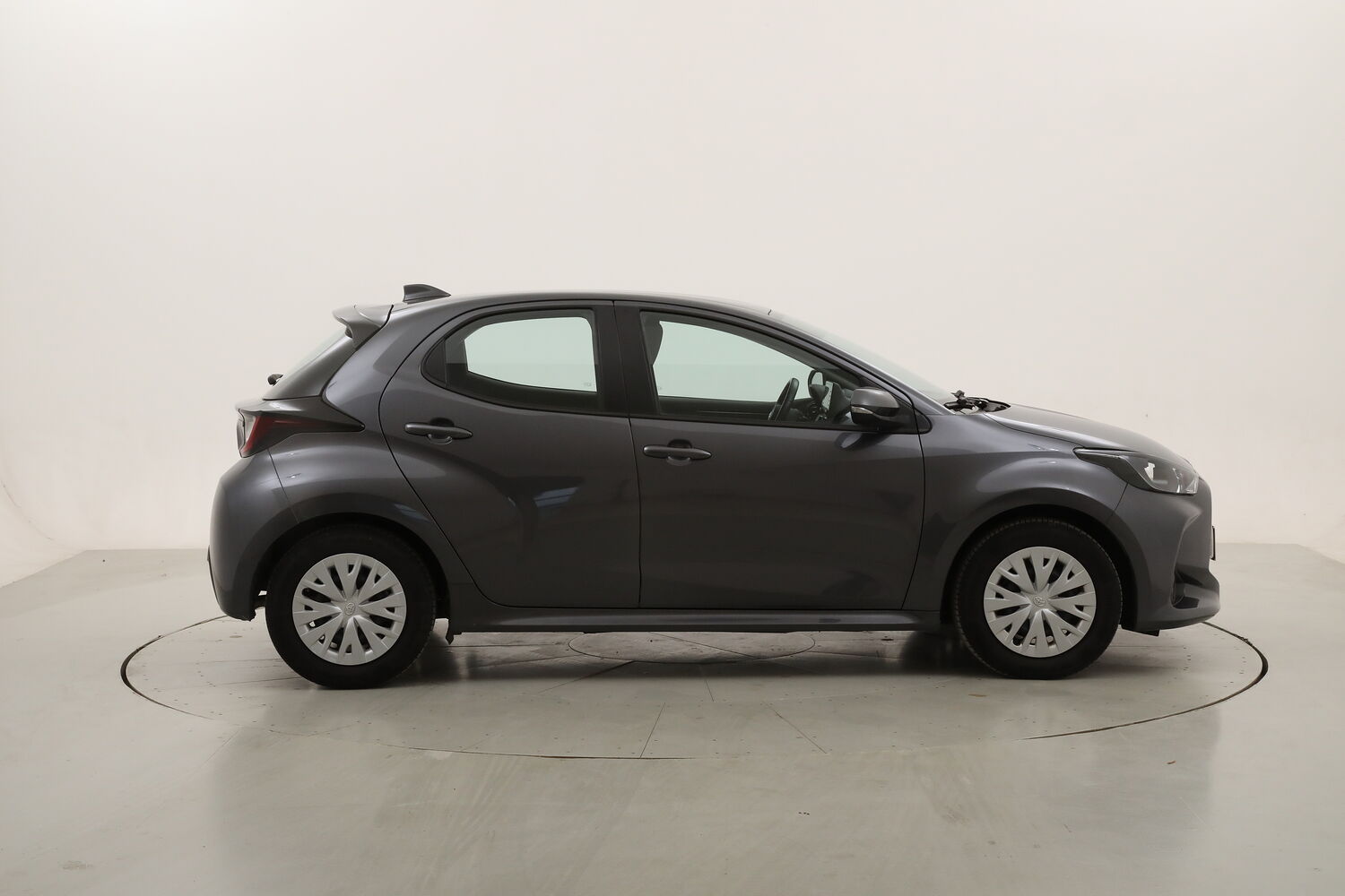 Toyota Yaris Hybrid Business usata del 2022 con 85.046 km