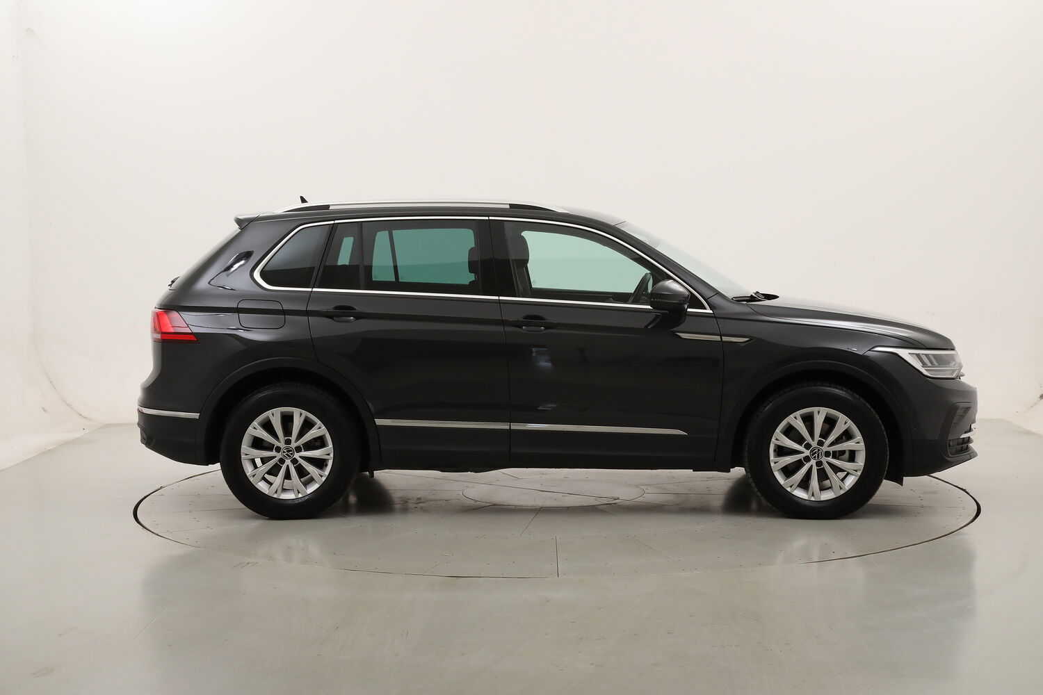 Volkswagen Tiguan Life DSG usata del 2023 con 53.983 km