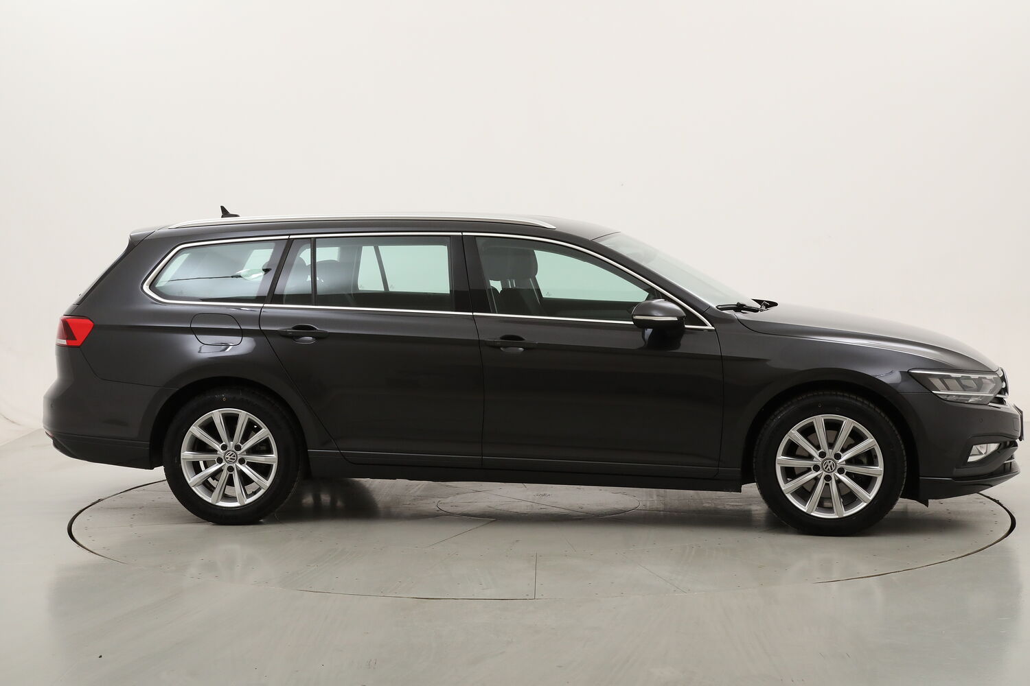 Volkswagen Passat Variant Business DSG usata del 2021 con 137.578 km