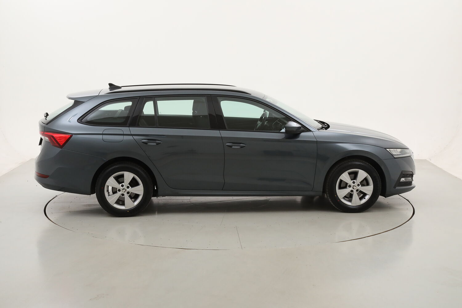 Skoda Octavia Wagon Executive DSG usata del 2020 con 121.283 km