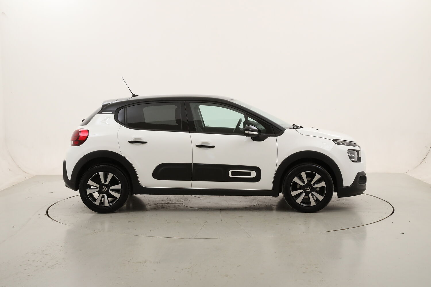 Citroen C3 Shine usata del 2023 con 11.087 km