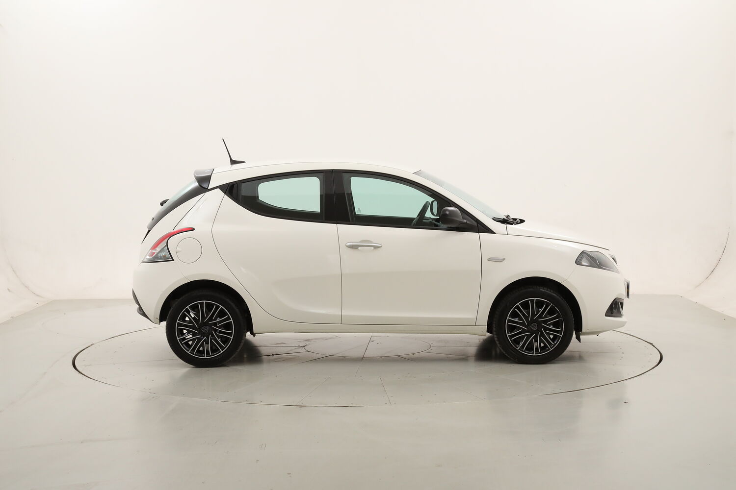 Lancia Ypsilon Hybrid Gold usata del 2023 con 38.728 km