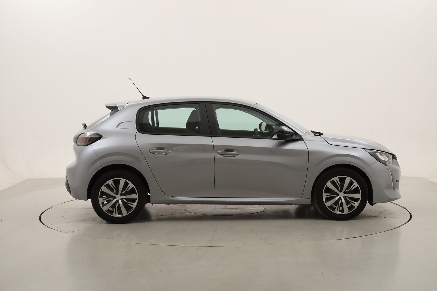 Peugeot 208 Active Pack usata del 2023 con 10.404 km