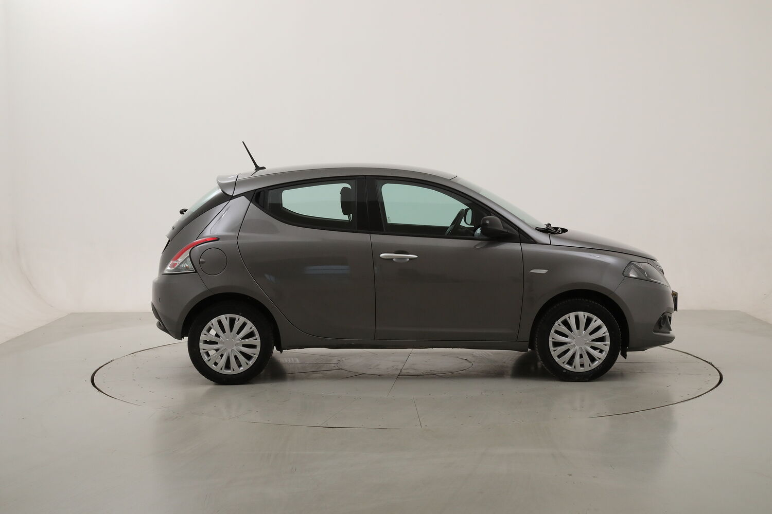 Lancia Ypsilon Hybrid Gold usata del 2023 con 55.158 km