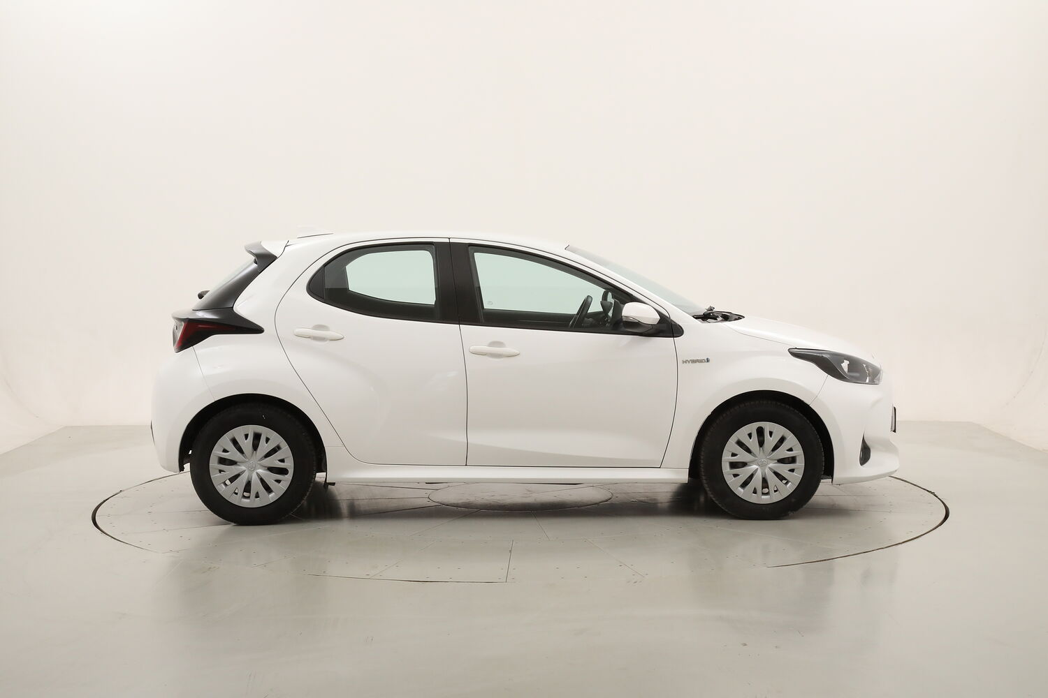 Toyota Yaris Hybrid Business usata del 2022 con 106.908 km
