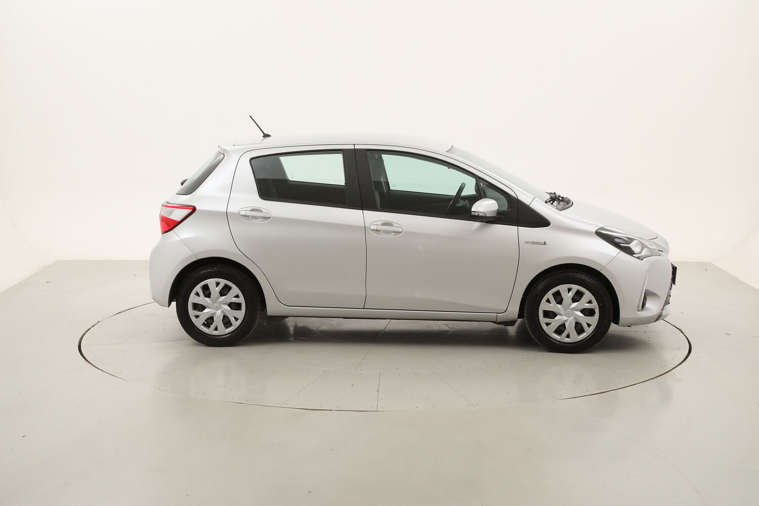 Toyota Yaris Hybrid Business usata del 2017 con 96.238 km