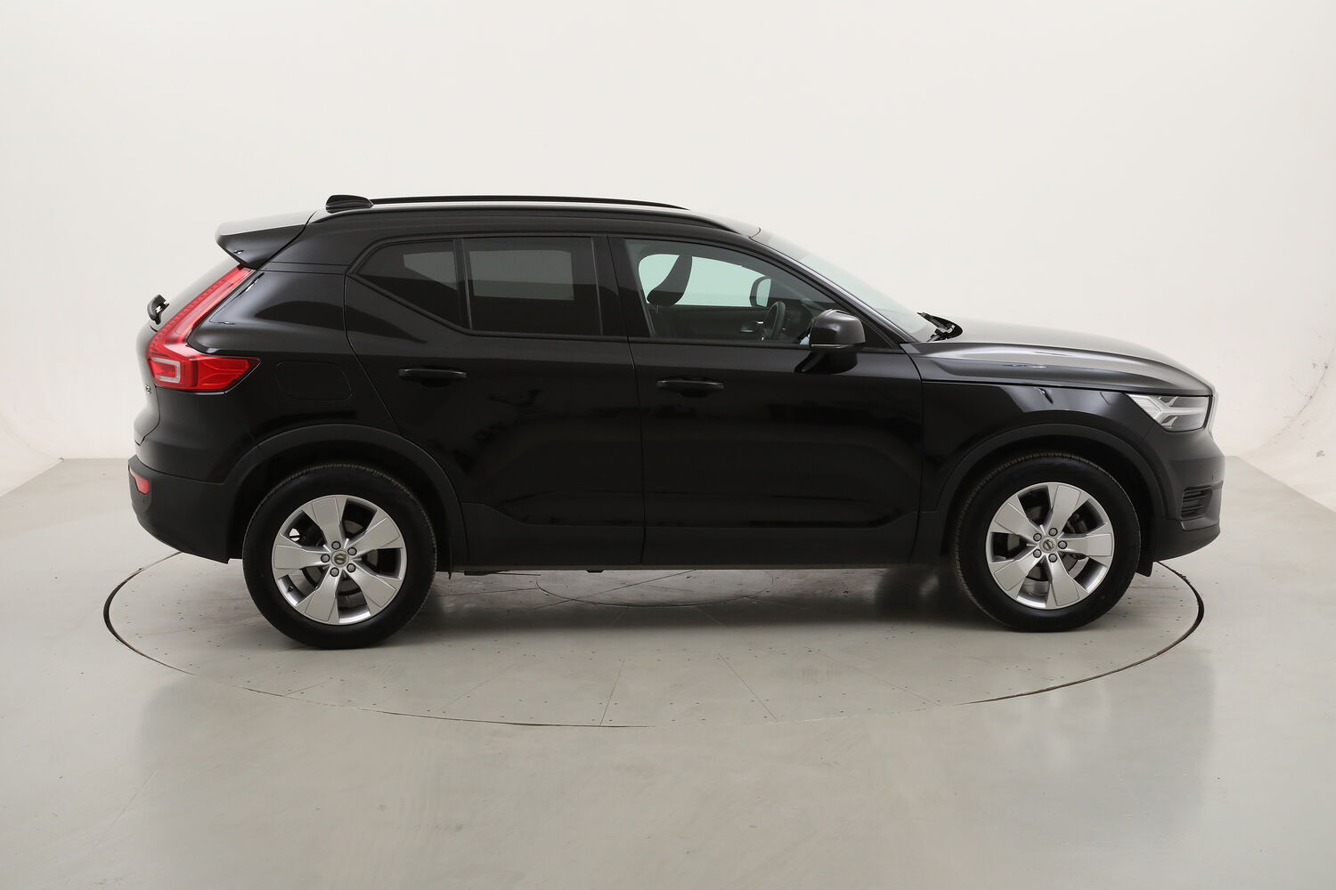 Volvo XC40 T2 Momentum Core usata del 2022 con 90.926 km