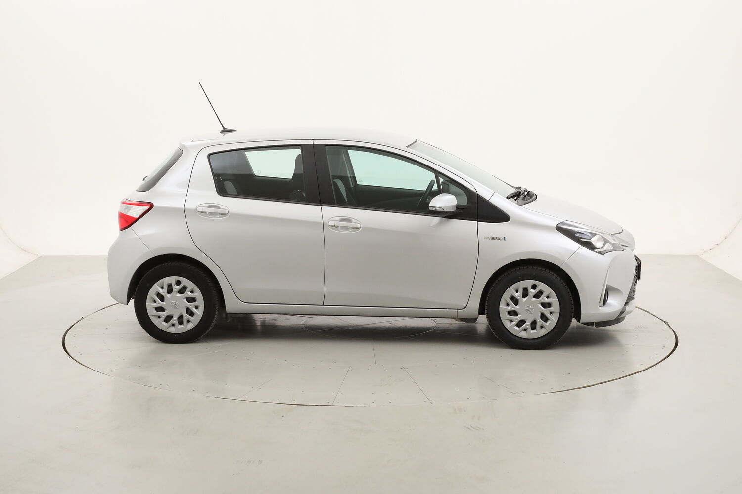 Toyota Yaris Hybrid Business usata del 2020 con 25.956 km