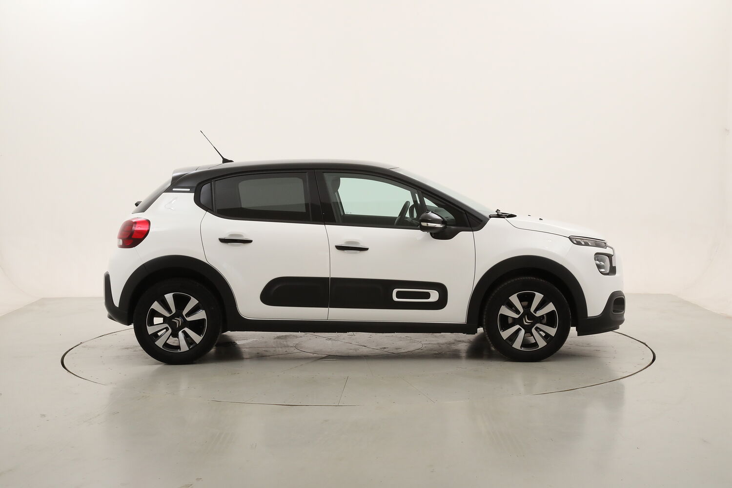 Citroen C3 Shine usata del 2023 con 17.742 km