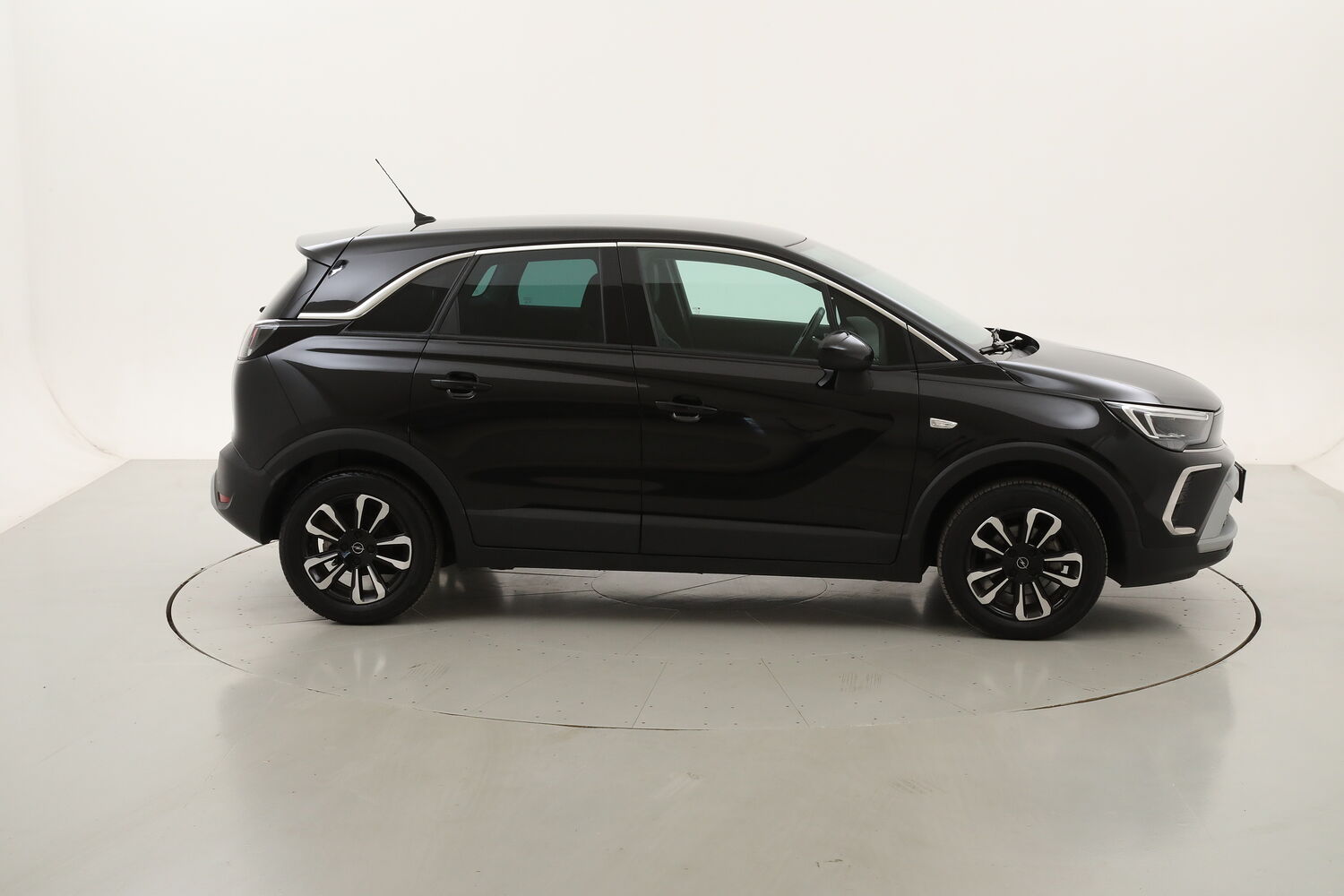 Opel Crossland Edition usata del 2024 con 13.876 km