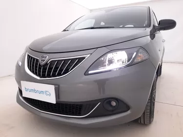 Lancia Ypsilon Hybrid Platino 1.0 Mild Hybrid 70CV Manuale Visione frontale