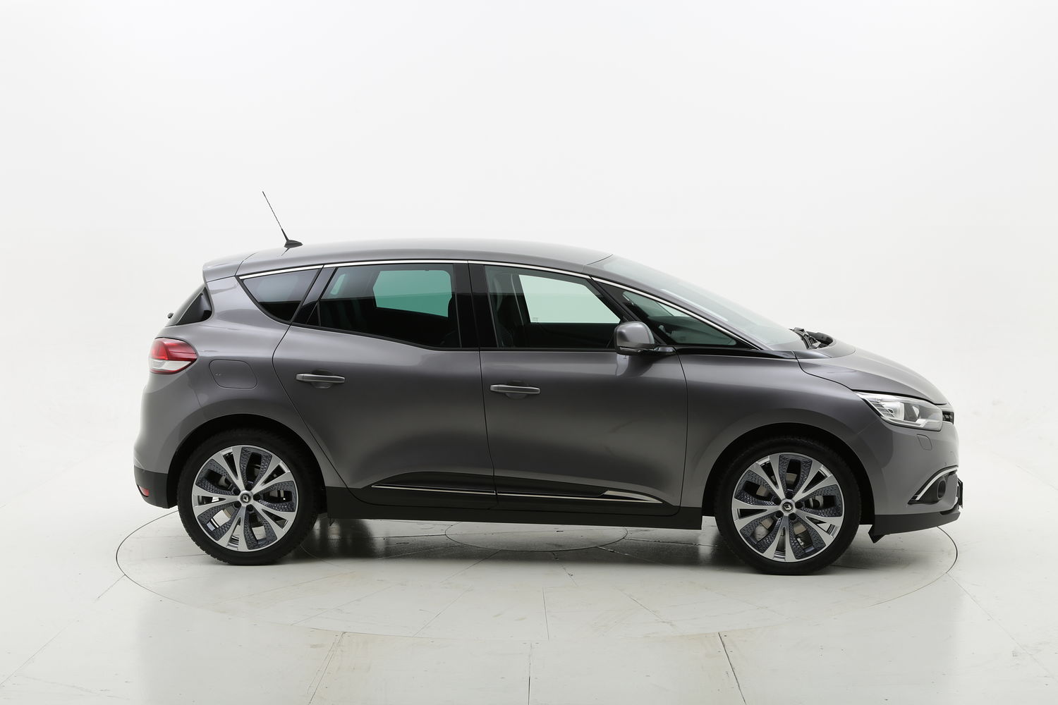 Renault Scenic usata del 2018 con 14.954 km
